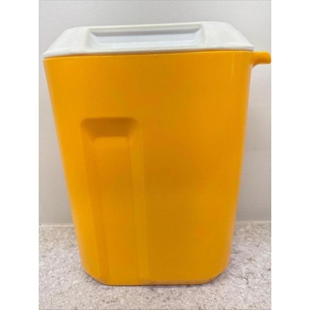 VTG RUBBERMAID  2-B Slim BEVERAGE PITCHER  YELLOW /White lid 2-1/2 Qt #2366 - Picture 7 of 8